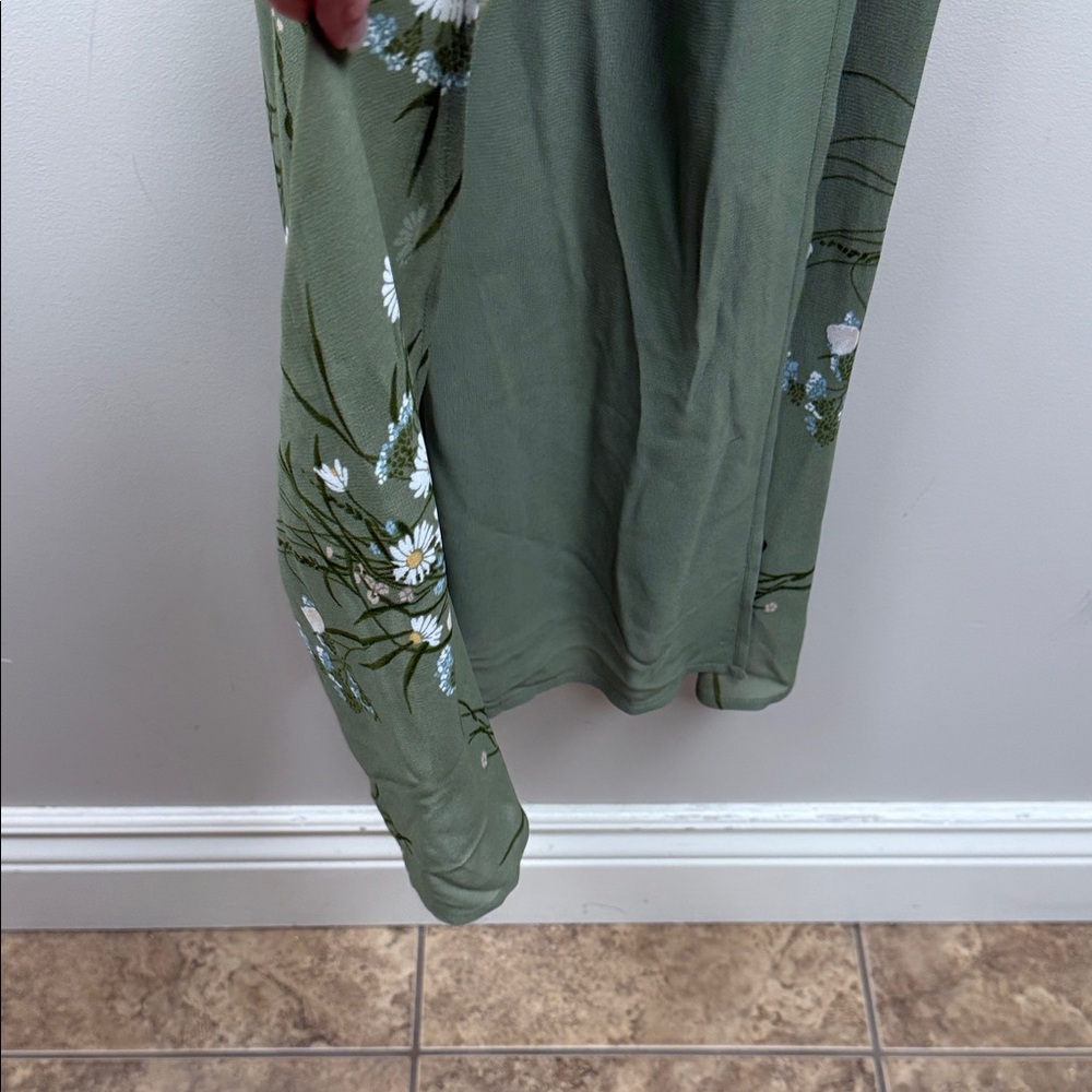 ❌❌SOLD❌❌NEW Reformation Kourtney Sage Floral Maxi Dress in Bonita 2 - Picture 14 of 16